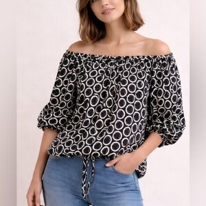 ✨ Coco Bianco Black &‎ White Abstract Off Shoulder Blouse Size Small NWT ✨